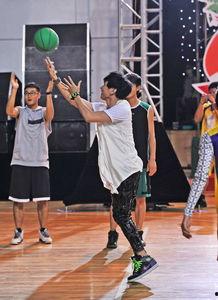 娱乐圈球技,球场上的明星风采 第2张 娱乐圈球技,球场上的明星风采 第2张