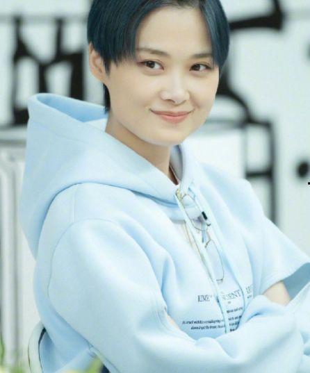 李宇春长头发照片  第2张